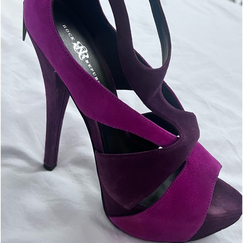 Like new!! Suede platforms by Rock & Republic